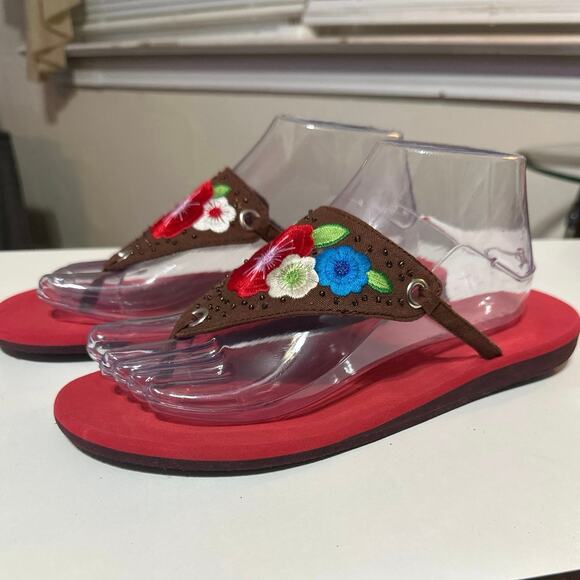 Soluna embroidered flip flops. New without tags womens size XL (9.5 to 10.5) - Picture 3 of 9